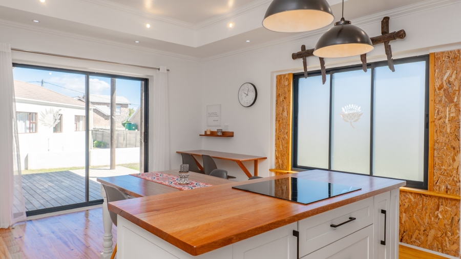 4 Bedroom Property for Sale in Struisbaai Western Cape